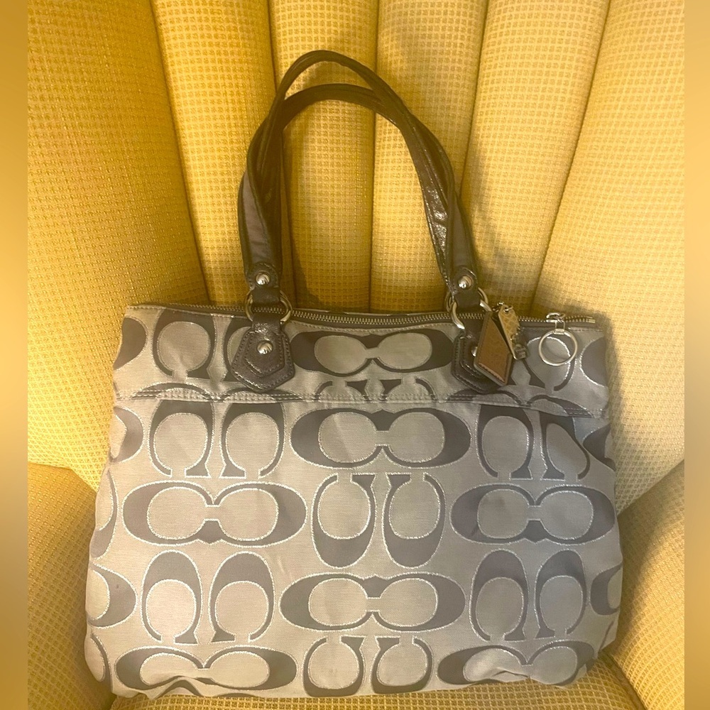 Coach Poppy Signature C Gray - GUC - Picture 7 of 11